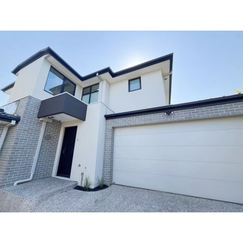 高性价比推荐-毗邻多所中小学校及迪肯大学Burwood 全新完工4房别墅